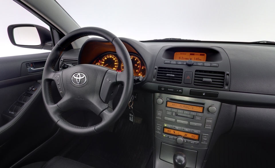 Toyota Avensis vaihtoauto