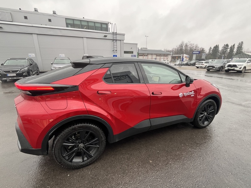 Toyota C-HR vaihtoauto