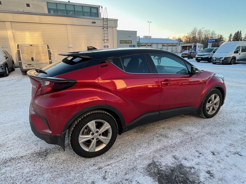 Toyota C-HR vaihtoauto