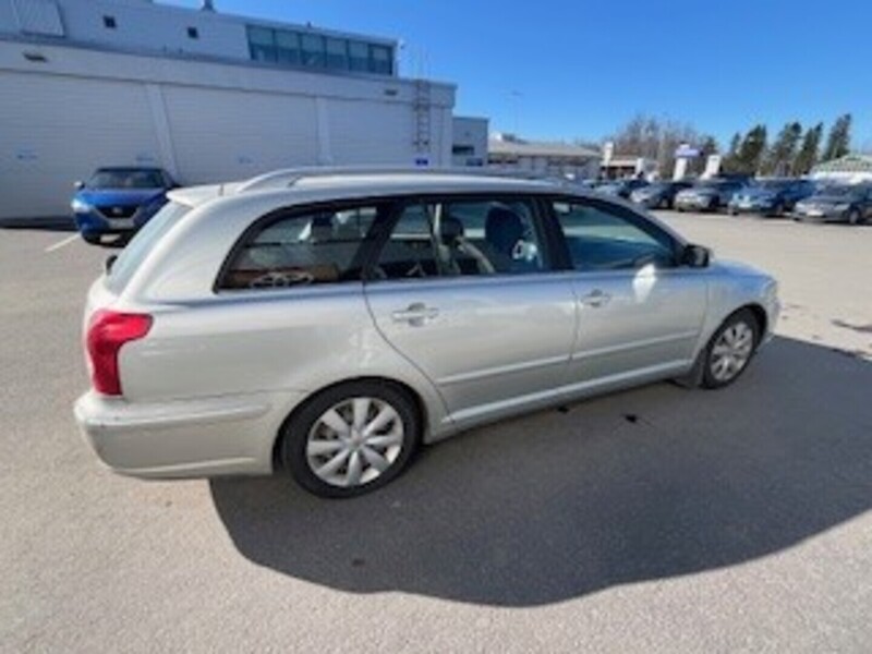 Toyota Avensis vaihtoauto