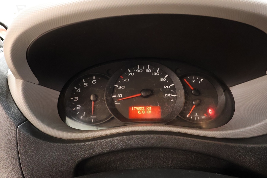 Nissan NV400 vaihtoauto