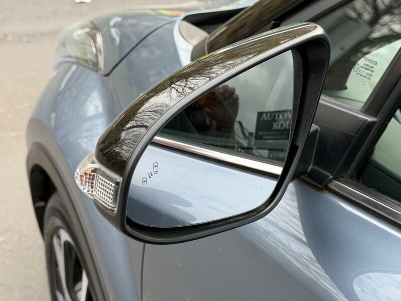 Toyota C-HR vaihtoauto