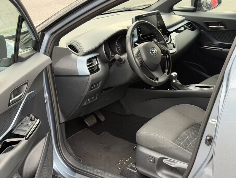 Toyota C-HR vaihtoauto