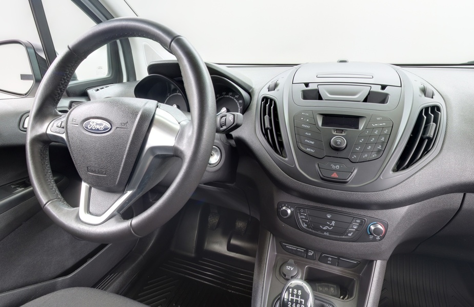 Ford Transit Courier vaihtoauto