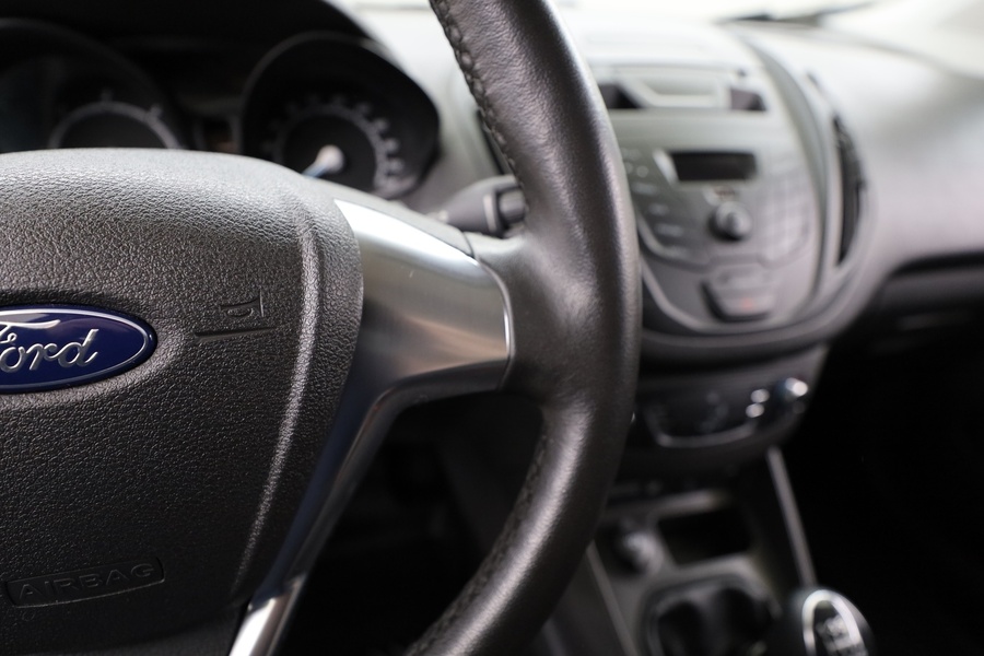 Ford Transit Courier vaihtoauto