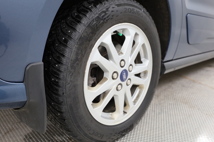 Ford Grand Tourneo Connect vaihtoauto