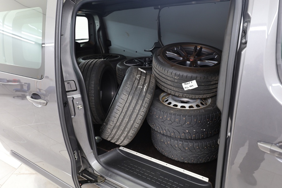 Opel Vivaro vaihtoauto