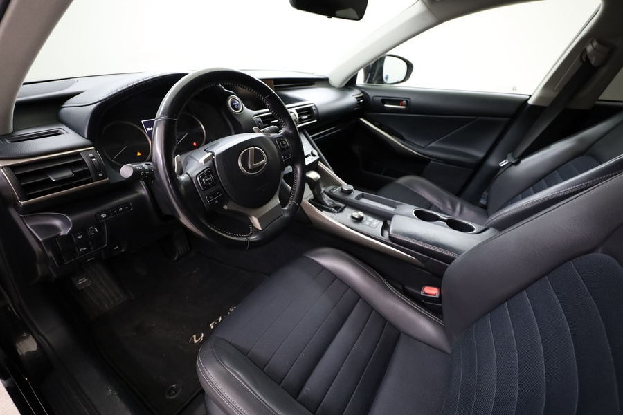 Lexus IS vaihtoauto