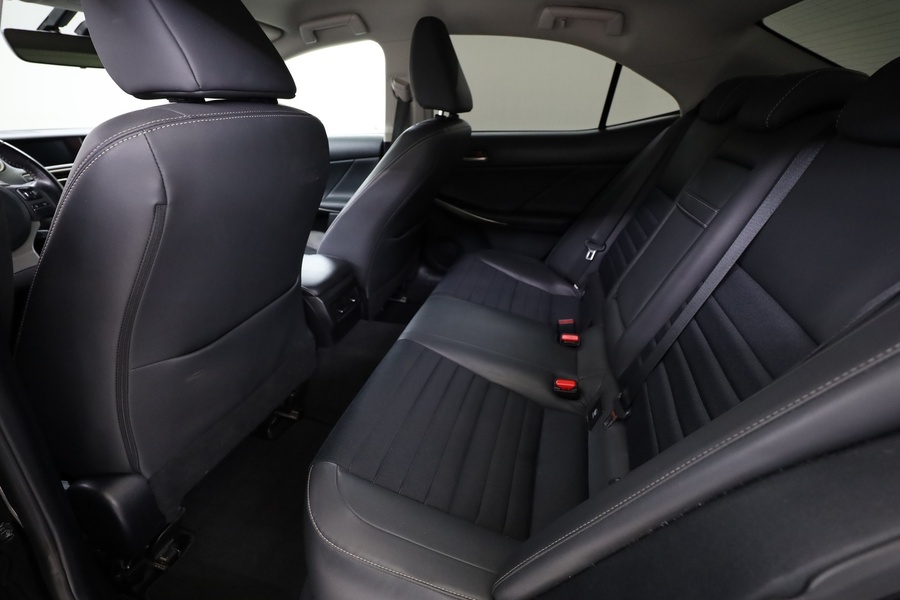 Lexus IS vaihtoauto