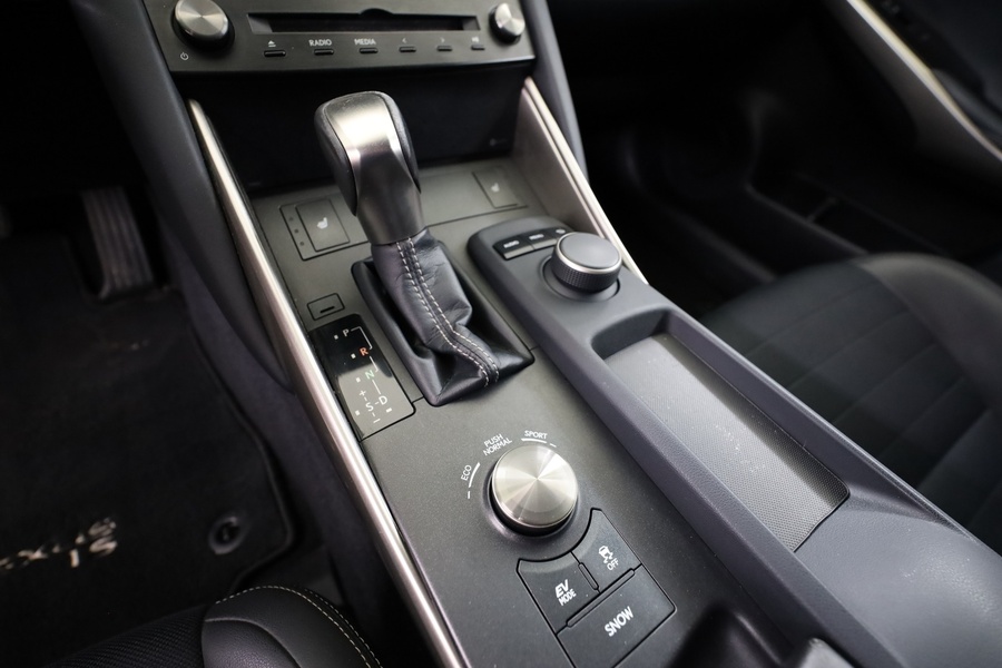 Lexus IS vaihtoauto