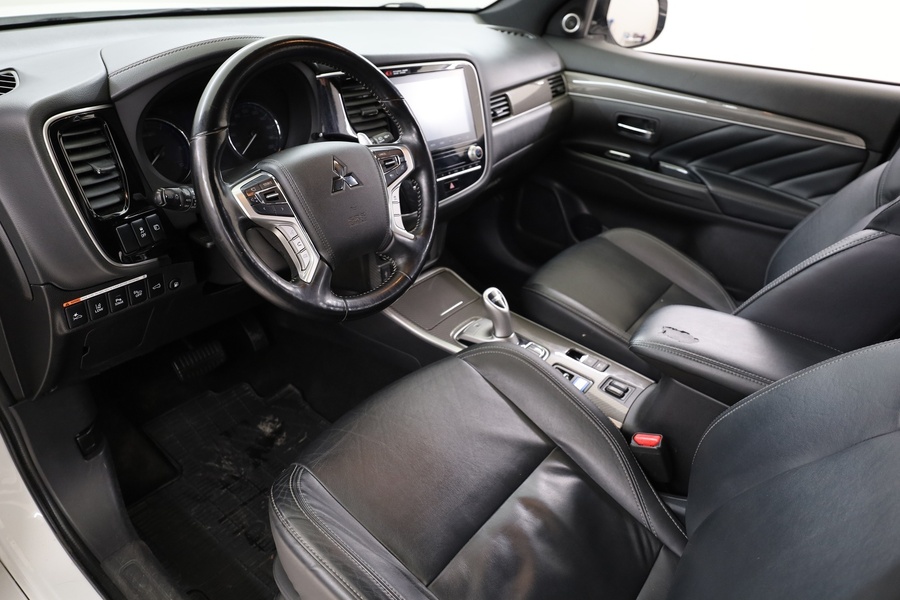 Mitsubishi Outlander PHEV vaihtoauto