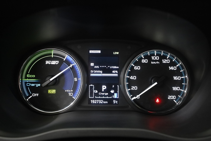 Mitsubishi Outlander PHEV vaihtoauto