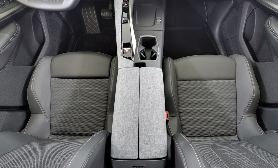 Peugeot E-3008 vaihtoauto