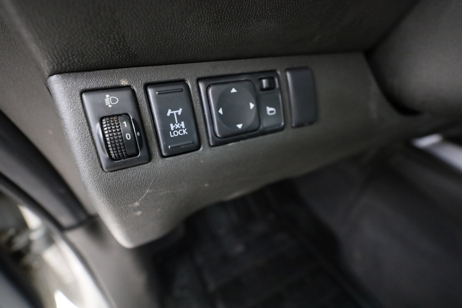 Nissan Navara vaihtoauto