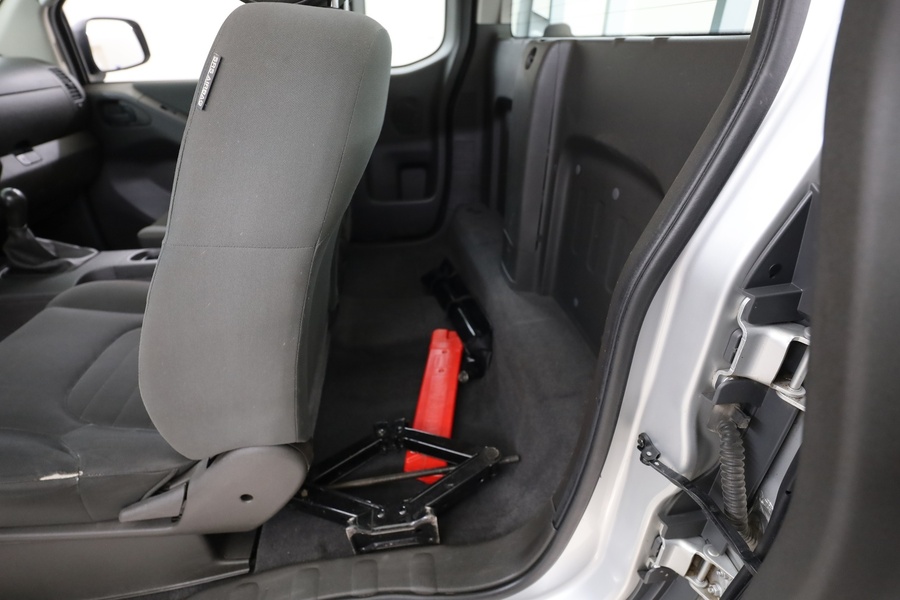 Nissan Navara vaihtoauto