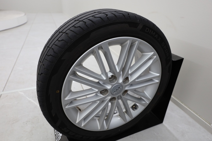 Kia Carens vaihtoauto