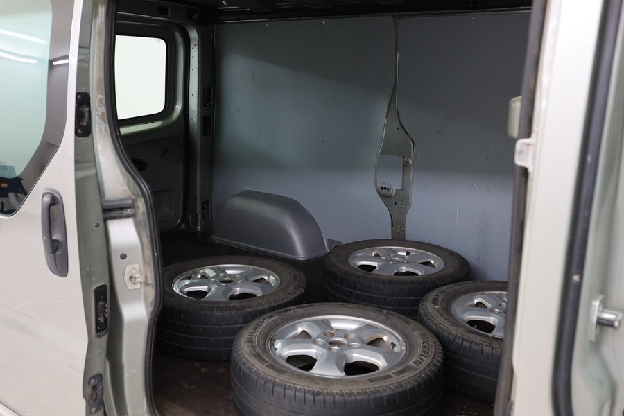 Opel Vivaro vaihtoauto