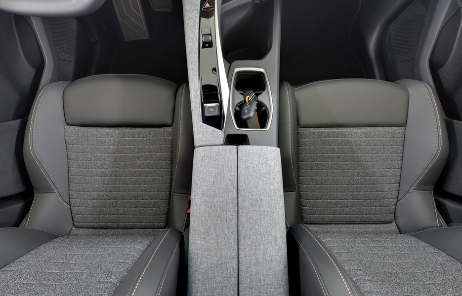 Peugeot E-5008 vaihtoauto