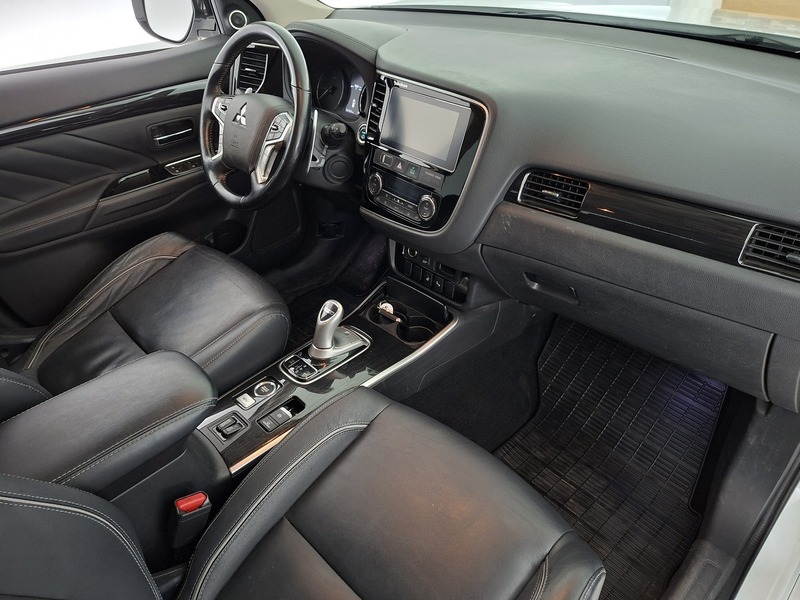 Mitsubishi Outlander PHEV vaihtoauto