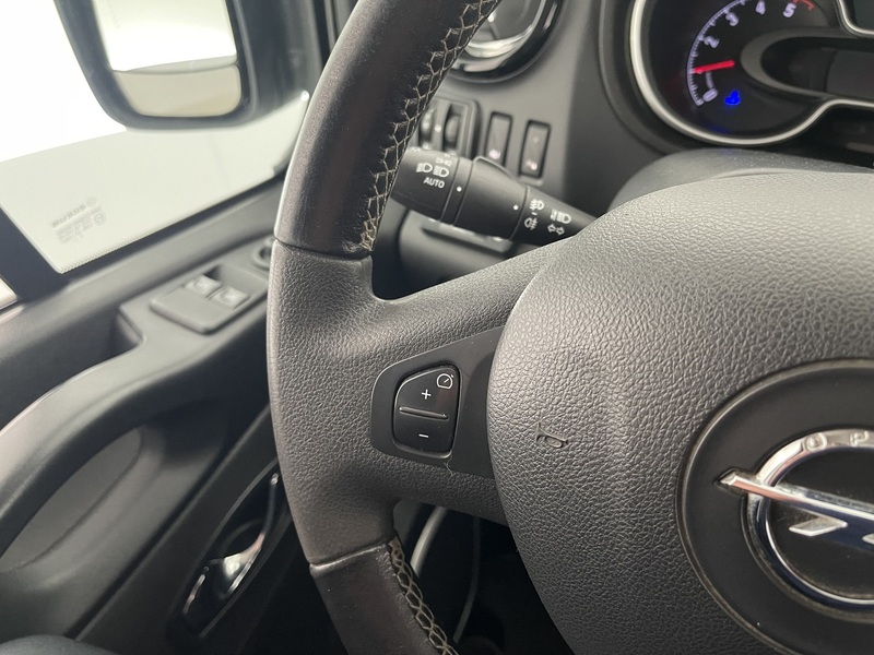 Opel Vivaro vaihtoauto