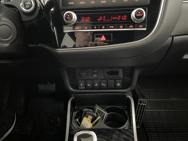 Mitsubishi Outlander PHEV vaihtoauto