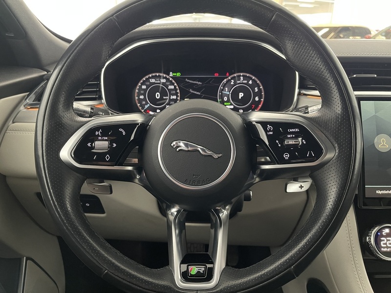 Jaguar F-PACE vaihtoauto