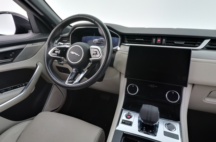 Jaguar F-PACE vaihtoauto