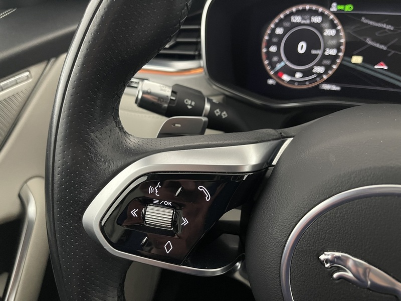 Jaguar F-PACE vaihtoauto