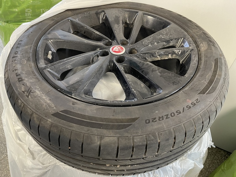 Jaguar F-PACE vaihtoauto