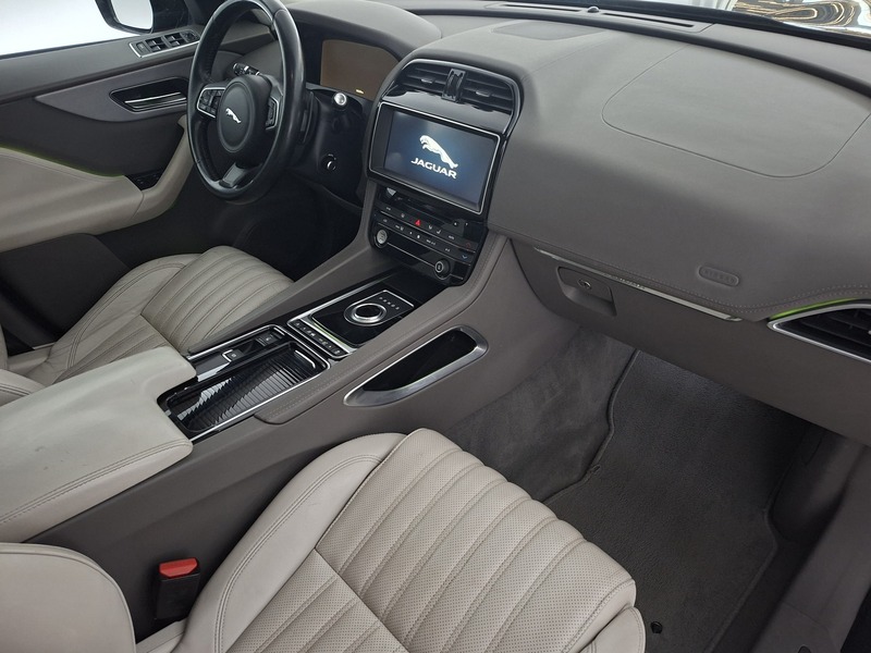 Jaguar F-PACE vaihtoauto