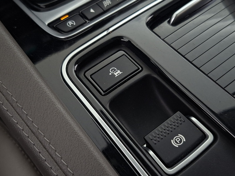 Jaguar F-PACE vaihtoauto