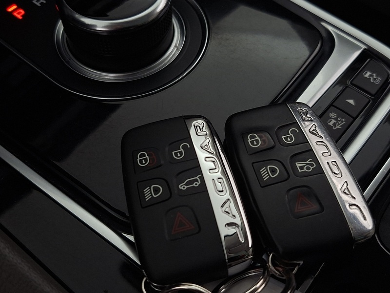 Jaguar F-PACE vaihtoauto