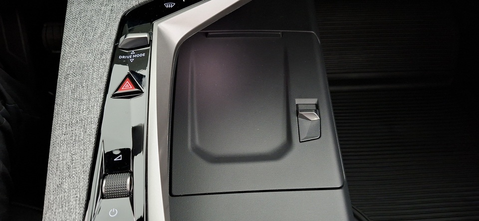 Peugeot E-3008 vaihtoauto