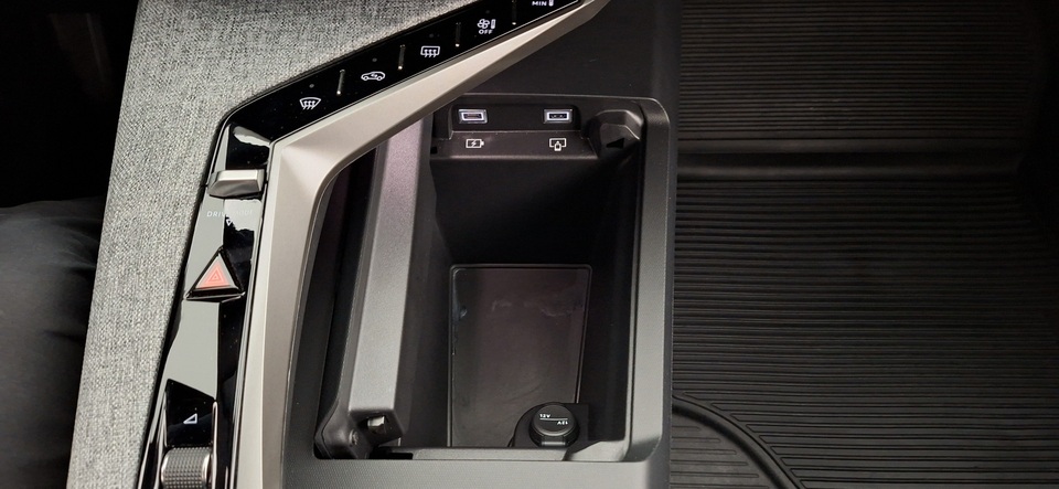 Peugeot E-3008 vaihtoauto