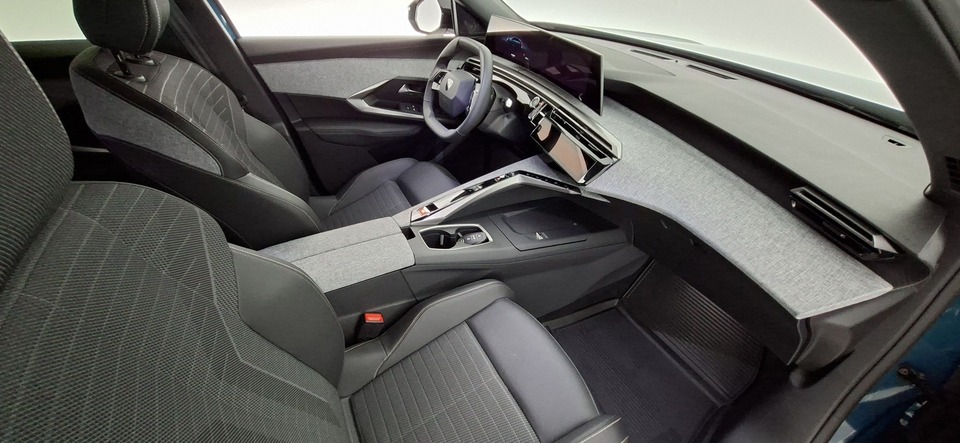 Peugeot E-3008 vaihtoauto