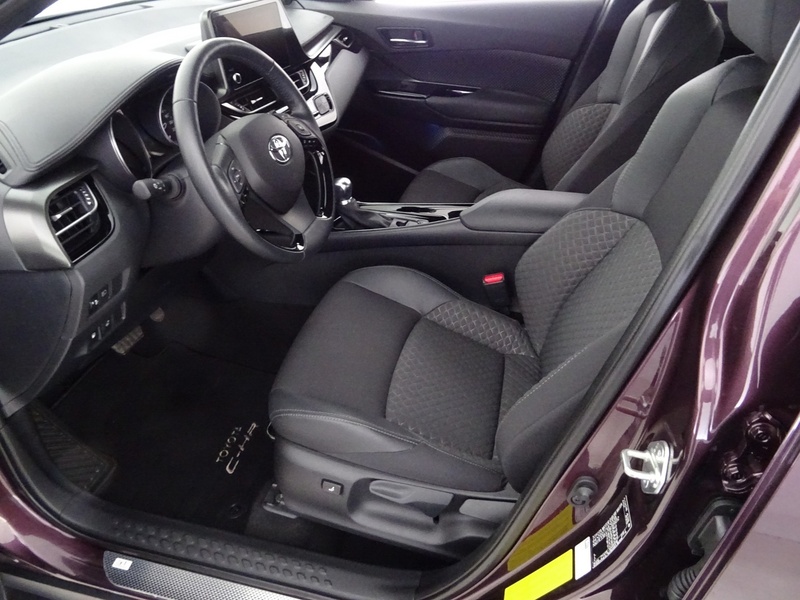 Toyota C-HR vaihtoauto