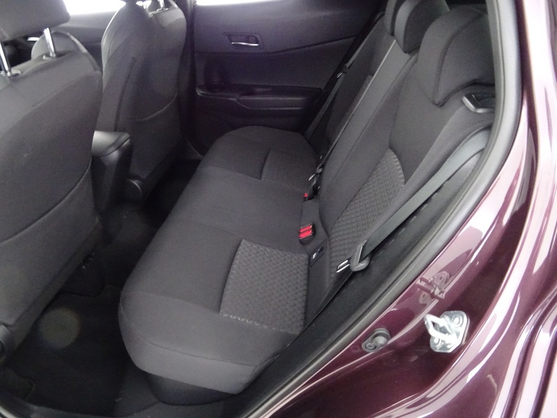 Toyota C-HR vaihtoauto