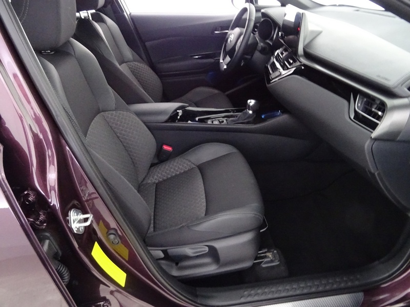 Toyota C-HR vaihtoauto