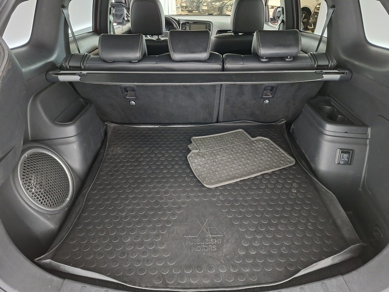 Mitsubishi Outlander PHEV vaihtoauto