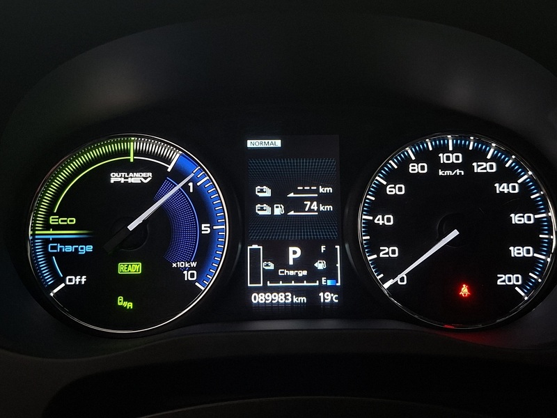 Mitsubishi Outlander PHEV vaihtoauto