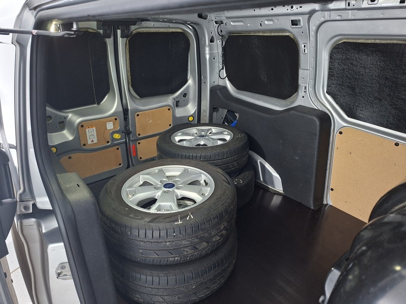 Ford Transit Connect vaihtoauto