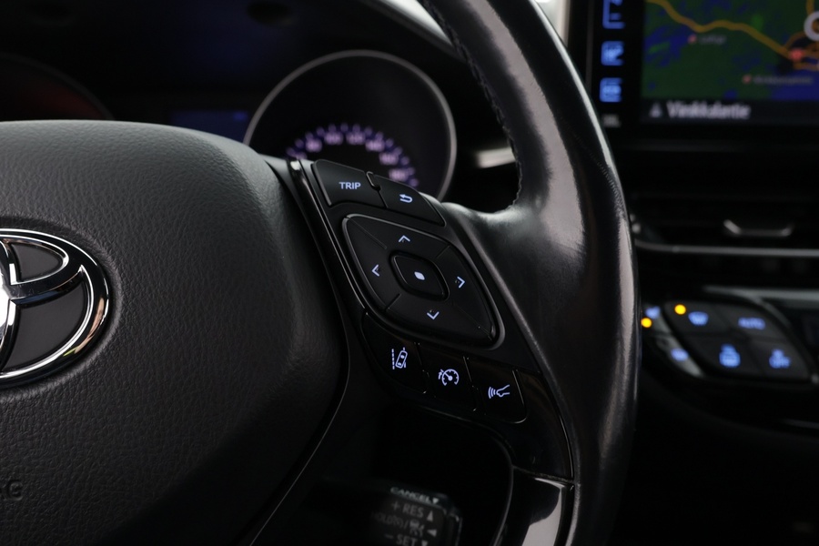 Toyota C-HR vaihtoauto