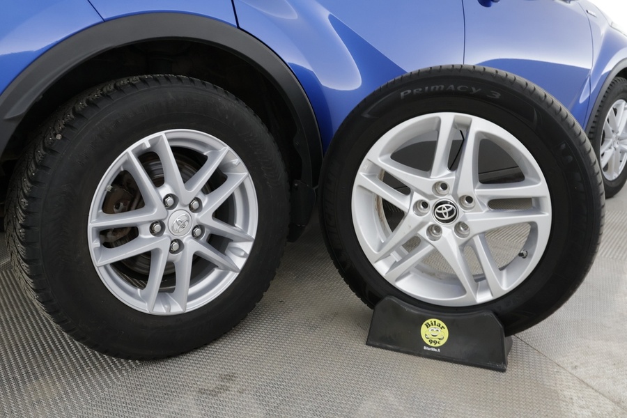 Toyota C-HR vaihtoauto