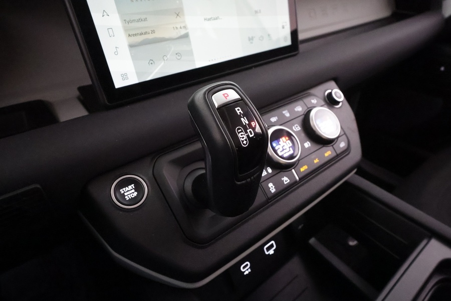 Land Rover Defender vaihtoauto