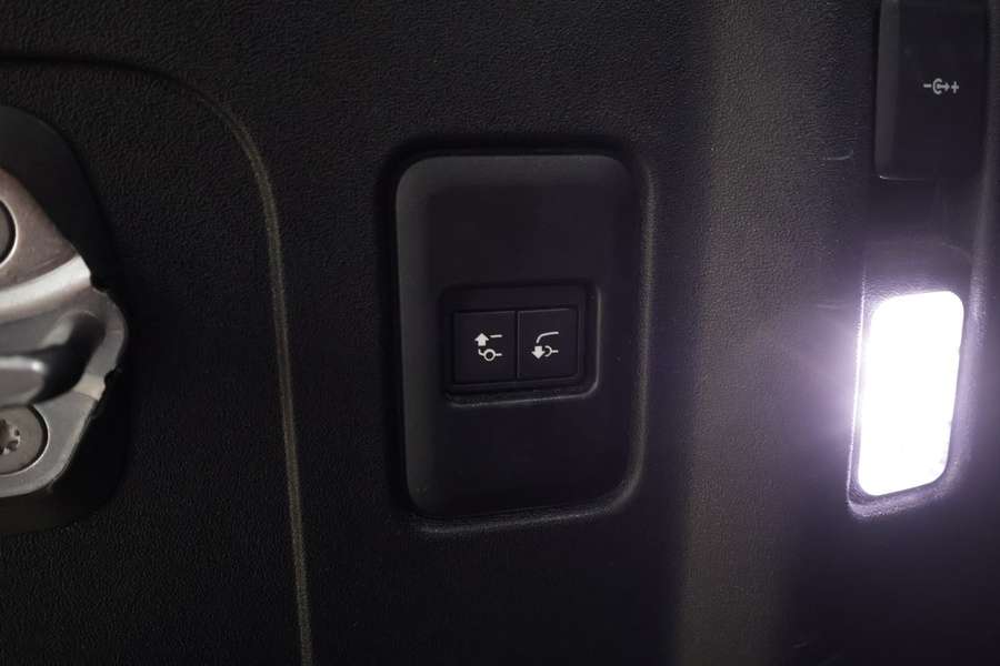 Land Rover Defender vaihtoauto