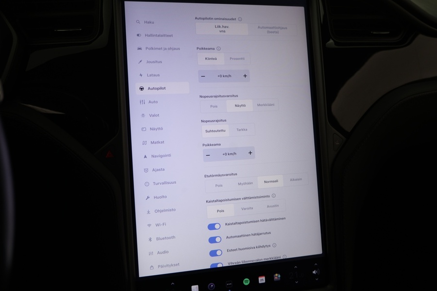 Tesla Model S vaihtoauto