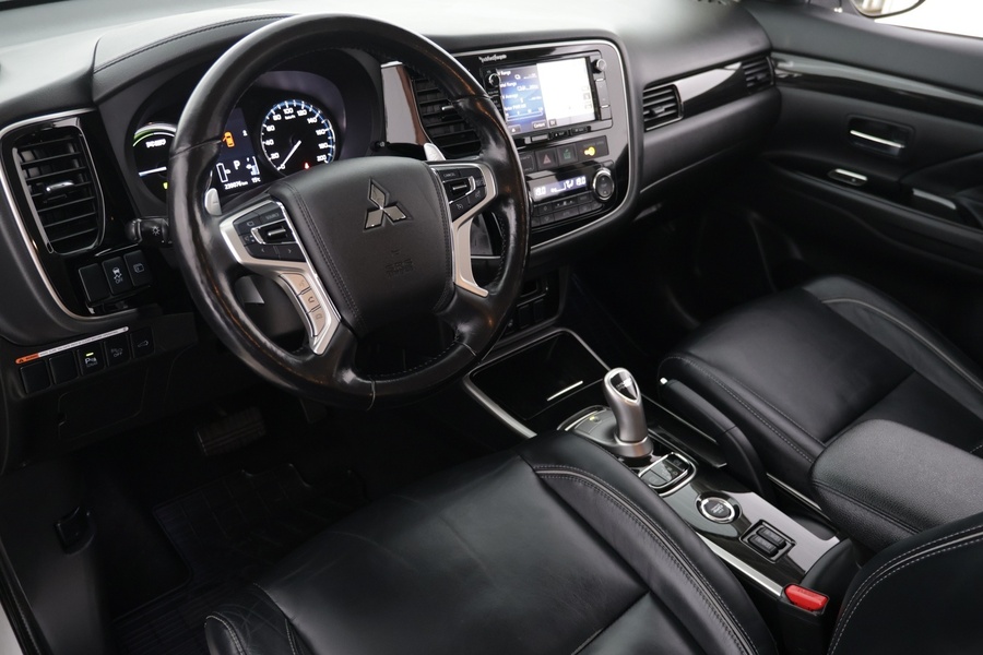 Mitsubishi Outlander PHEV vaihtoauto