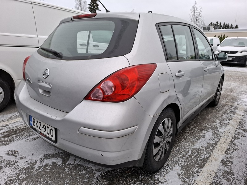 Nissan Tiida vaihtoauto