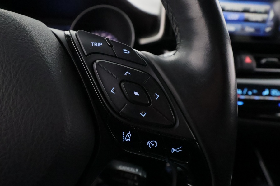 Toyota C-HR vaihtoauto