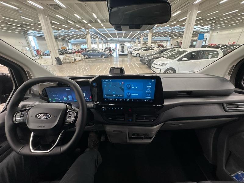 Ford Tourneo Custom vaihtoauto